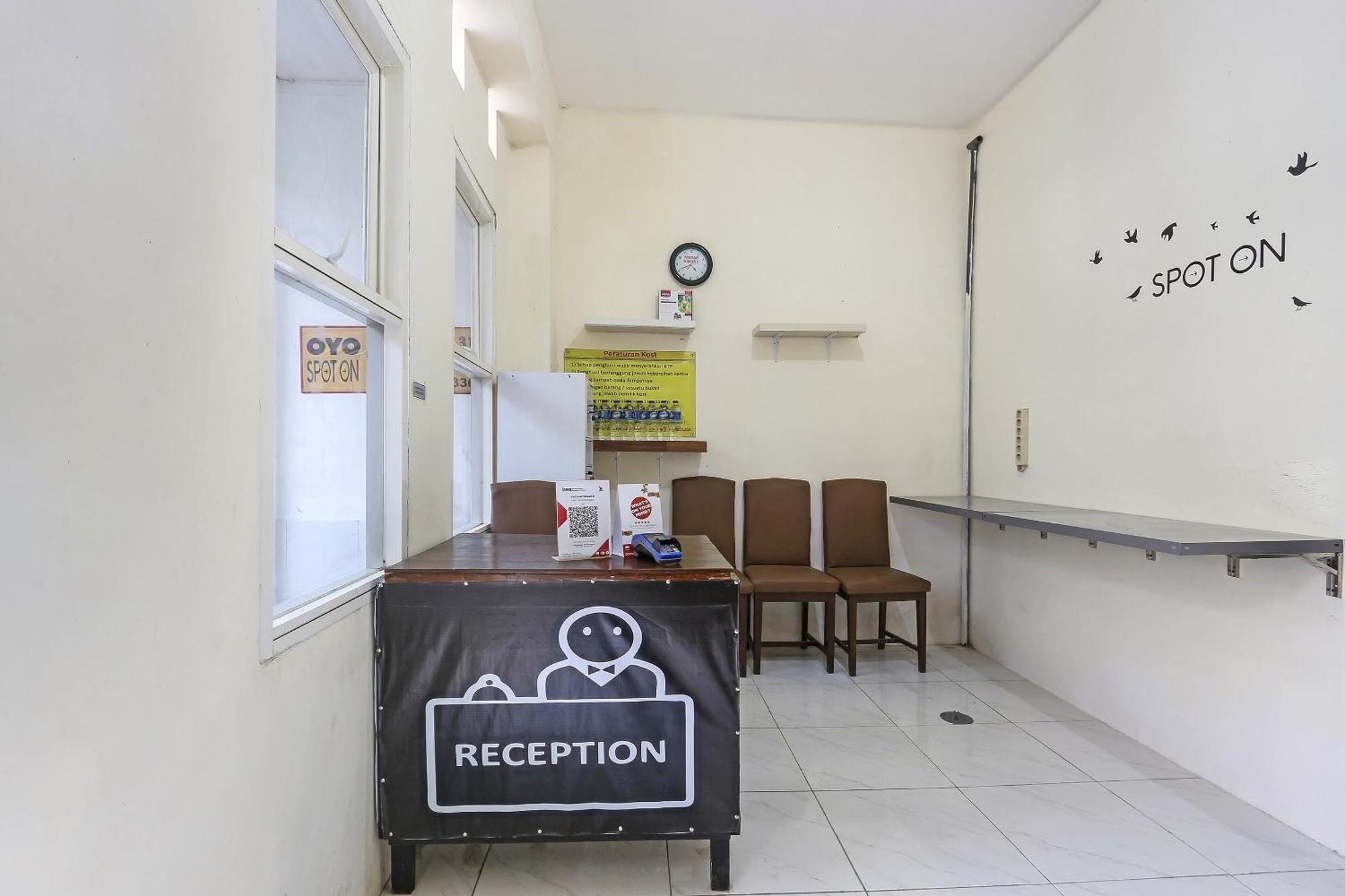 Spot On 90780 Gang Tengah Homestay Syariah Semarang Luaran gambar