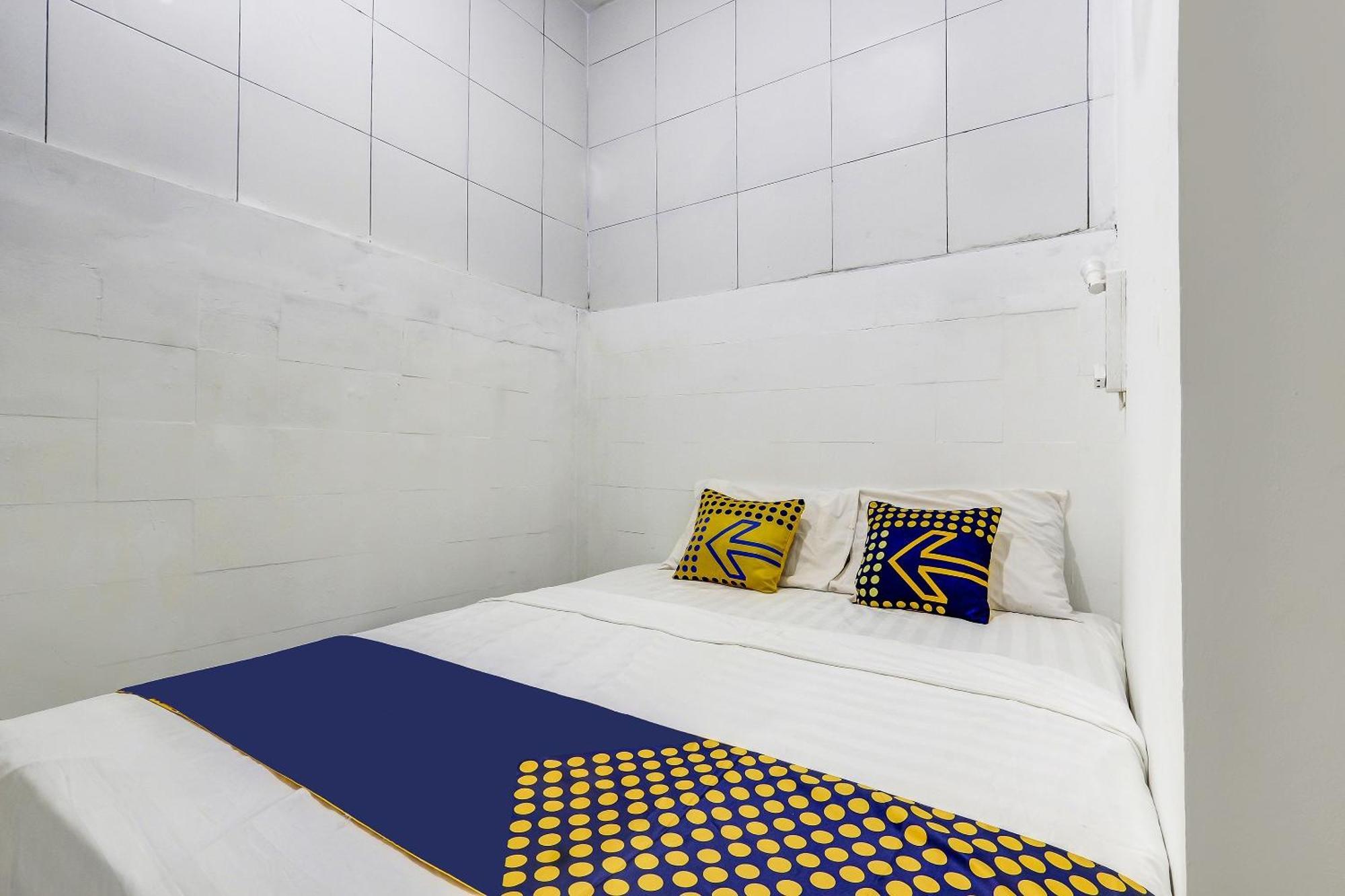 Spot On 90780 Gang Tengah Homestay Syariah Semarang Luaran gambar