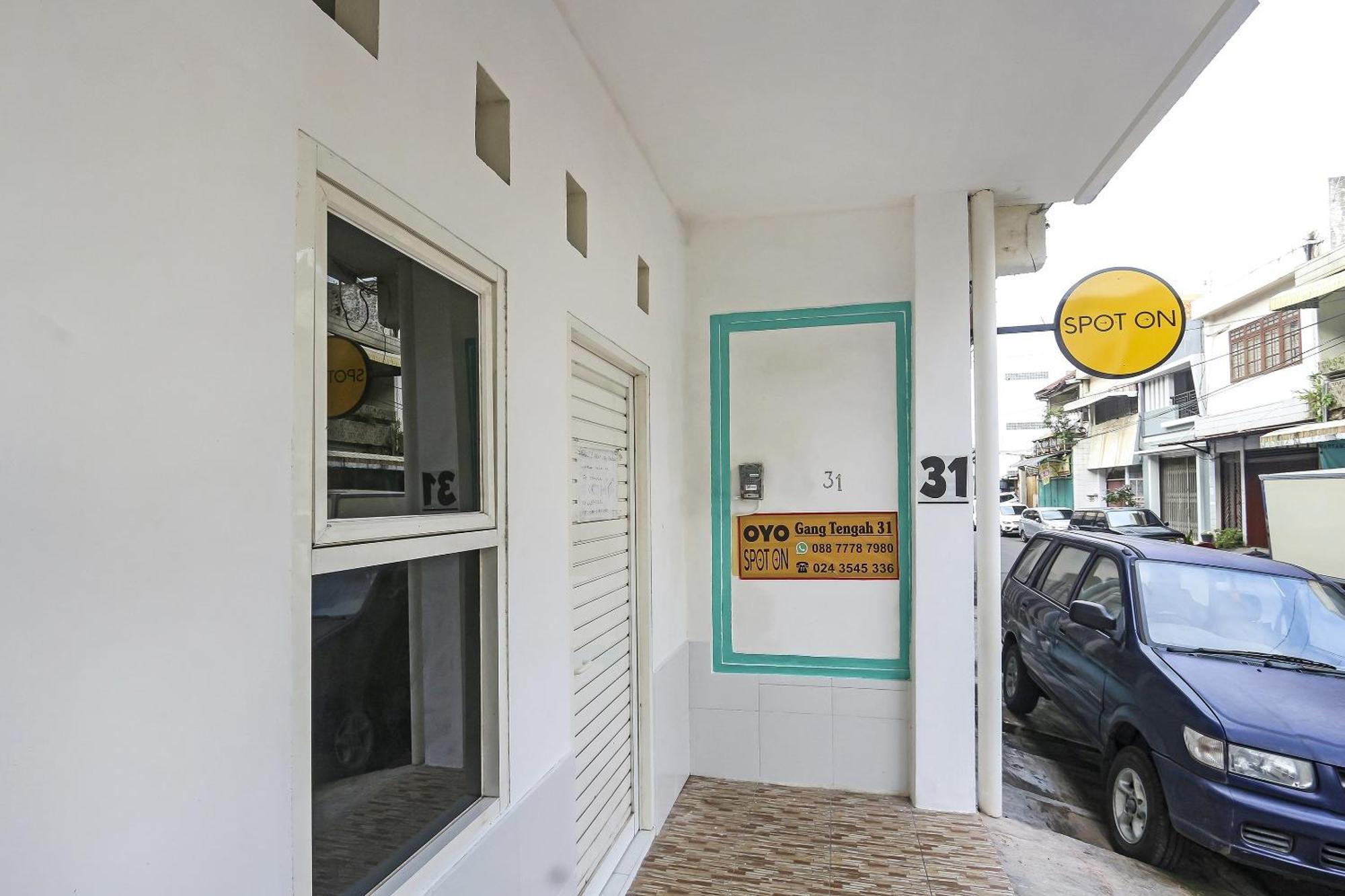 Spot On 90780 Gang Tengah Homestay Syariah Semarang Luaran gambar