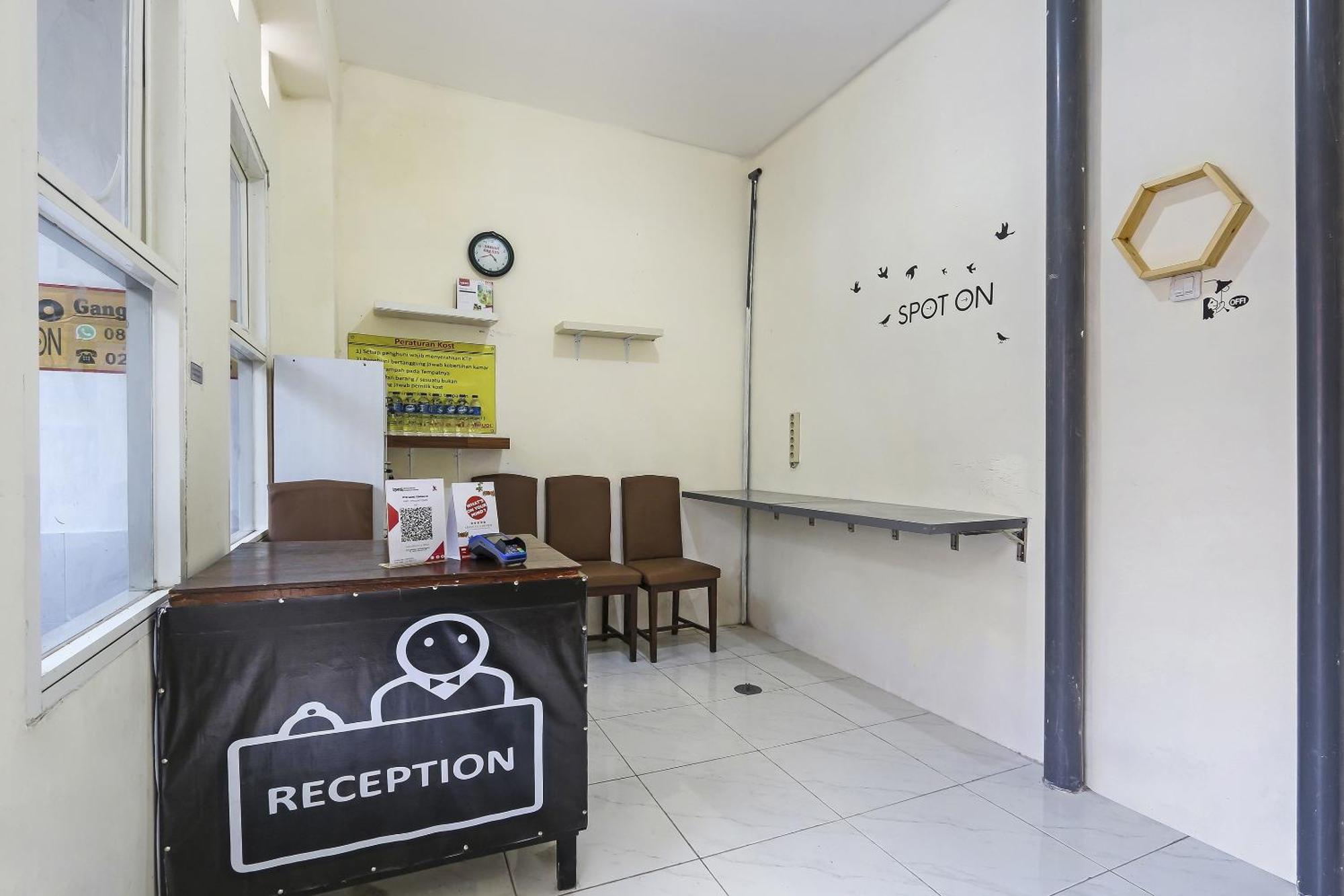 Spot On 90780 Gang Tengah Homestay Syariah Semarang Luaran gambar